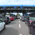 AMSS: Velike gužve na svim graničnim prelazima u piku letnje sezone
