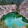 Između dve naše čuvene planine smestio se tirkizni biser: Obilaze ga i leti i zimi, fotografije nastale ovde deluju kao sa…
