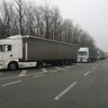 TESNA GRANICA: Kamioni na Batrovcima ČEKAJU ČETIRI SATA