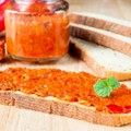 Recept za srpski ajvar star 108 godina! Verovali ili ne tada se uopšte nije koristila paprika: Evo kako da ga pripremite!