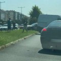 Dokle više! Vozio kontra smerom pa se zakucao u kombi: Dva muškarca povređena u sudaru u Novom Sadu (video)