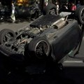 Haos u Bulevaru kralja Aleksandra: Automobil "leži" prevrnut na krov nasred ulice