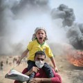 (Uznemirujući video) pogođena škola UN u gazi: Desetine mrtvih i ranjenih