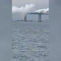 Kulja dim iznad Krimskog mosta: Obustavljen saobraćaj, odzvanjaju sirene, u Sevastopolju proglašena uzbuna (video)