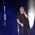 Veče za pamćenje Antonisa Remosa, jedan deo koncerta posvetio Dudi Ivkoviću: Revija hitova i bezbroj poznatih ličnosti