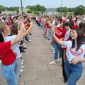 Tradicionalni ples maturanata na centralnom trgu