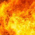 "Plamen se munjevito širio, čule su se detonacije" Gori kamion sa plinskim bocama, drama u okolini Negotina!