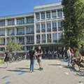Studenti i građani blokiraju polaganje ispita na Visokoj poslovnoj školi u Novom Sadu