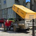 Počelo postavljanje 200 barijernih stubića u centru grada