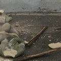 Statua pala na trotoar u Ulici kneza Miloša: Oštećen jedan automobil