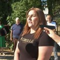 Protest ispred OŠ "Vuko Jovović": Majka pretučenog dečaka traži smenu direktorke