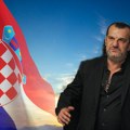 "Vidite da ništa nije strašno": Aca Lukas tokom nastupa ogrnuo zastavu Hrvatske (Foto)