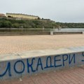 Кеј у Новом Саду поново ишаран паролама против студената: На бедему код Споменика жртвама рације срамотни графити мржње