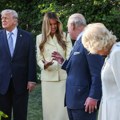 Melanija Tramp prekršila protokol sa britanskim kraljem: "Trajalo je toliko dugo da bi se u monarhiji zgrozili"