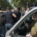 Nove tenzije u Beogradu: vozilo opkoljeno tokom blokade saobraćaja