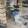 (Foto) Ako ga vidite, odmah zovite policiju! Ovo je muškarac koji je ubio Darka Veskovića u kafiću u Kumodražu: Tokom bekstva…