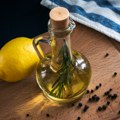 Da li je popularan napitak od maslinovog ulja i limunovog soka zaista dobar za zdravlje?