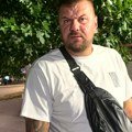 "Srce još pamti..." Janjuš se snima dok radi novu tetovažu, ponestaje mu mesta za crteže na telu! Zaintrigirao sve porukom…