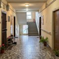 "Ili navucite zavese ili..." Brutalno direktna poruka upućena komšijama sa drugog sprata zgrade nasmejala čitav region: Ljudi…