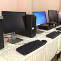 Bivši đak pomogao doniranje računara školi u Jagodini