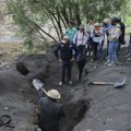 Meksiko: Roditelji nestale dece pronašli oko 1.600 mlečnih zuba u skrivenoj grobnici