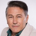 Halid Muslimović se posle 12 meseci vraća na scenu Plave dvorane! Muzička legenda spremna za novi spektakl