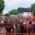 Šiju za Guči, rade za minimalac: Od 1.000 radnika 800 danas štrajkovalo u Falk Istu u Knjaževcu