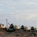 Egipat stacionirao tenkove i oklopna vozila uz granicu sa Gazom