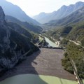 Reka neprepoznatljiva: Tone smeća na Neretvi nakon poplava i klizišta u BiH (FOTO)