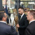 U novom sadu otvorena Izložba "Strana propaganda i Srbi poslednjih decenija 20. Veka": Grad posvećen negovanju kulture…