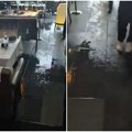 Restoran u Beogradu na vodi juče posle pljuska potpuno poplavio i ljudi ne prestaju da se surovo šale: „Više nije na vodi…