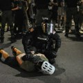 GG Istina i čast traži ostavku načelnika policije, uhapšenog demonstranta udario šakom u stomak