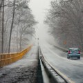 Magla i sneg prave problem na putevima vozačima se savetuje oprez na ovim putnim pravcima