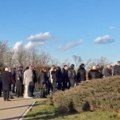 Novi Sad ne pamti ovakav ispraćaj: Reka ljudi na sahrani Tatjane Ječmenice: Jecaji jači od tamburaša, sin Aleksa neutešan - a…