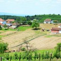 Ово село у срцу Западне Србије добија нови туристички комплекс: У срцу Србије гради се седам вила уз улагање од 197 милиона…
