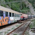 Snažno nevreme zaustavilo voz u kanjonu Morače: Sumnja se da je udar groma prekinuo napajanje