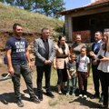 Kancelarija za KiM renoviraće kuće višečlanim porodicama Tomović i Krneta