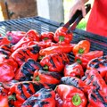 Hercegovke ajvar kuvaju dva dana: Evo šta rade sa paprikama pa kora gotovo da se sama skida!