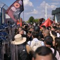 Simpatizeri OVK i dalje protestuju ispred zgrade Vlade u Prištini