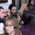Kan Džinović sa devojkom na očevom nastupu! Sve vreme bili prisni, evo kako su uživali na Harisovom nastupu