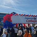 Pred skup SNS-a veći broj autobusa parkiran na Novom Beogradu, građani u grupama stigli do Arene, Ficu lekar nije dozvolio da…
