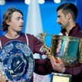 Australijanac nastavlja da „beži“ – Đoković mora da juri