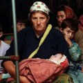 Vlada RS-a priznala: Fotografija Bošnjakinje prognane iz Žepe prikazana kao srpska žrtva