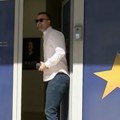 Komedija! Crnogorci prešli igricu: Poslanica es došla ispred Skupštine i rekla obezbeđenju da je povedu "đe se ova Vlada…