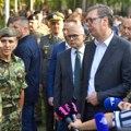 Pripadnici Vojske u Nišu prikazali vojnu opremu i naoružanje građanima i Vučiću