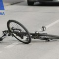 Naleteo putnički automobil i oborio ga na zemlju: Povredjen biciklista u kraljevačkom naselju Ribnica