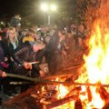 Proslava badnje večeri: U Smederevu više od hiljadu vernika na tradicionalnom paljenju badnjaka (foto)