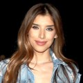 Jovana Pajić obožava ove farmerke, savršeno laskaju ženskoj figuri (foto)