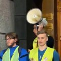Studenti blokiraju niški sud: Protest zbog pritvorenih aktivista trajaće celu noć (video)