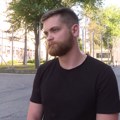 „Moja majka je na infuziji, počinju da joj otkazuju bubrezi“: Sin Marije Vasić koja već tri dana štrajkuje glađu i…